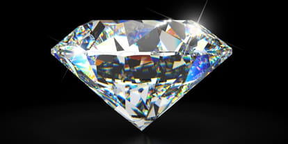Every eye attracte by dancing diamond