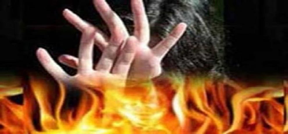 A man beats his wife for dowary in Bahraich.
