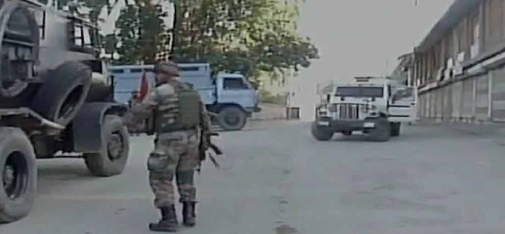 J&K: Two police personnel injured after terrorists attacked a police party in Bandipora's Hajin