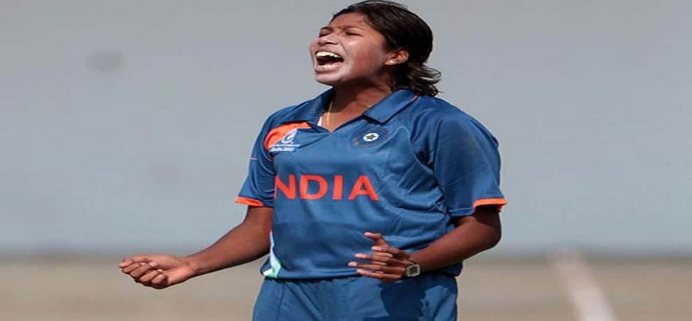 Bollywood acterss Anushka sharma will be in lead role in Jhulan Goswami biopic