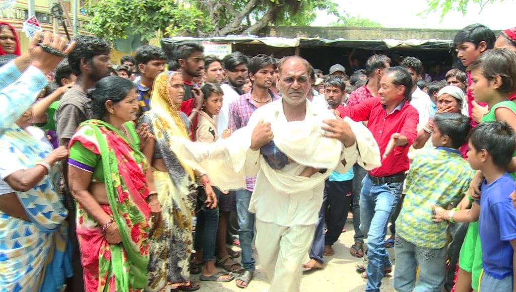 bjp mla bhawani singh rajawat cried after seeing dead bodies of road accident victim