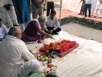 Manoj Sinha launches new train for Delhi, gift to Ghazipur
