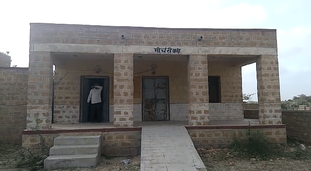 one died after clay eroised while digging a reservoir in jaisalmer 