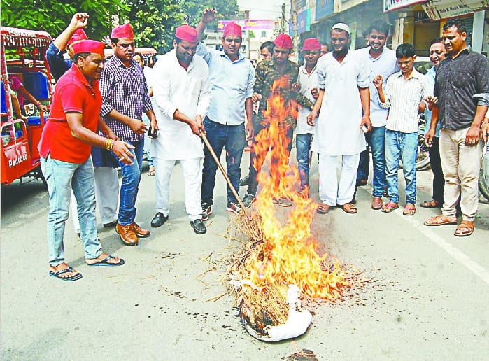 Blow the statue of the state government
