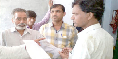 Headmaster came school in drunken condition drops children 