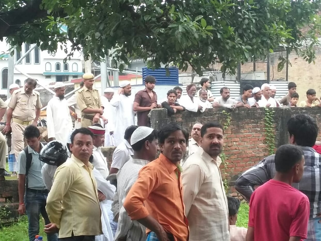 Shia Sunni tension between burying dead body in Mau