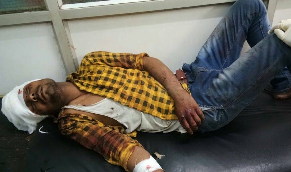 two men thrown out of train in palwal one died in delhi agra passenger train
