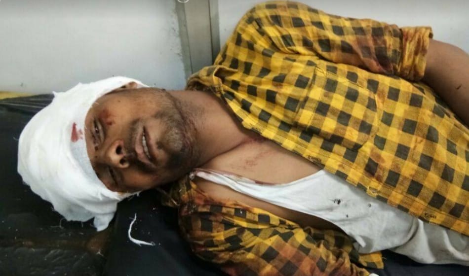 two men thrown out of train in palwal one died in delhi agra passenger train