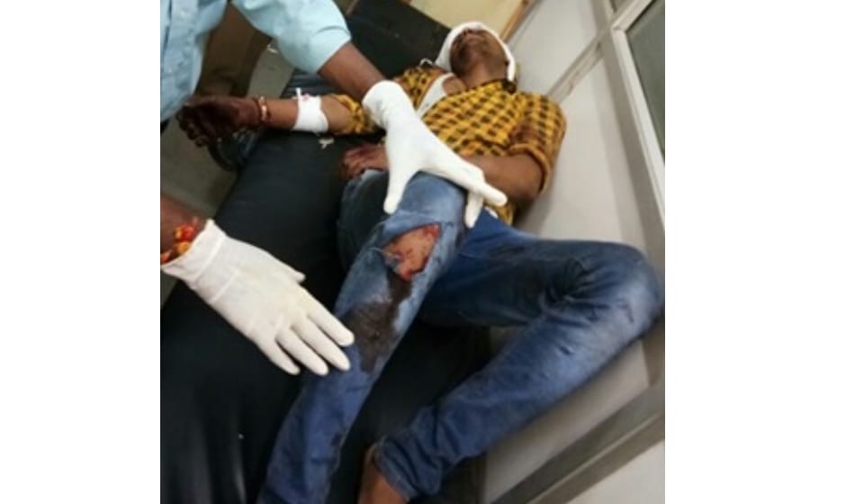 two men thrown out of train in palwal one died in delhi agra passenger train