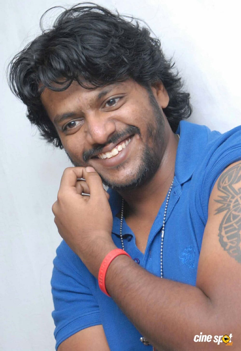 Kannada actor Guru Jaggesh stabbed while going to drop children to school