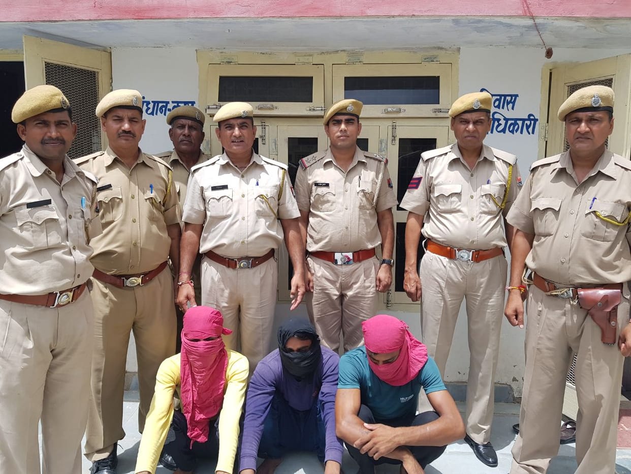 Jeweler looted gold, three prized criminals arrested in alwar, rajasthan