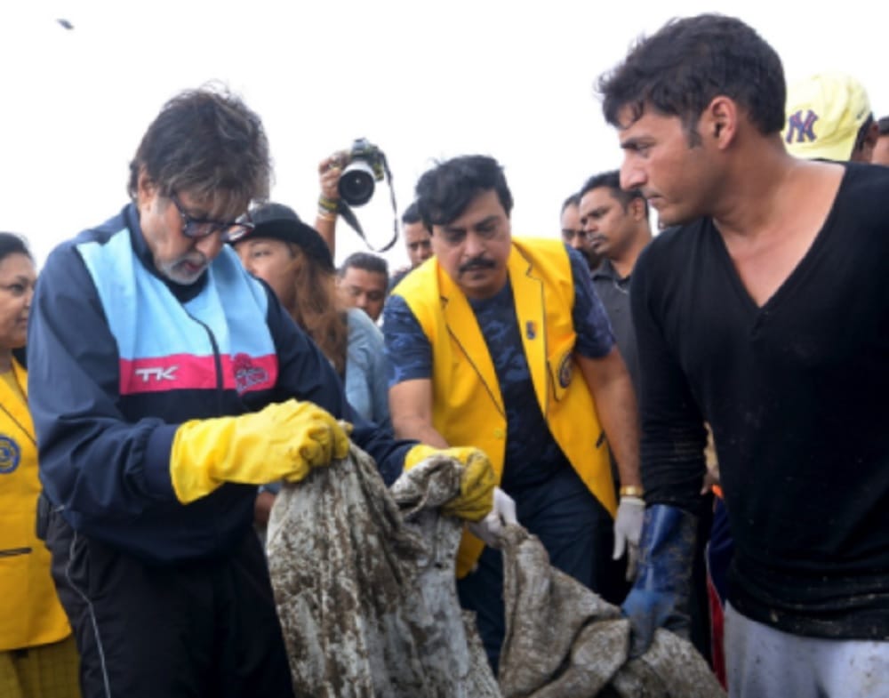 Amitabh Bachchan shoots special episode of Kaun Banega Crorepati on versova beach  