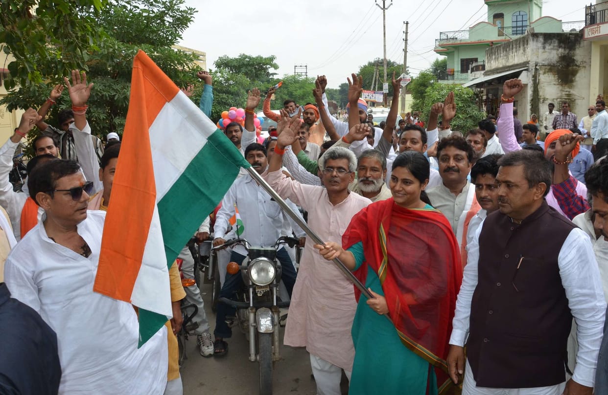 Tri-color journey with Bharat Mata shakes