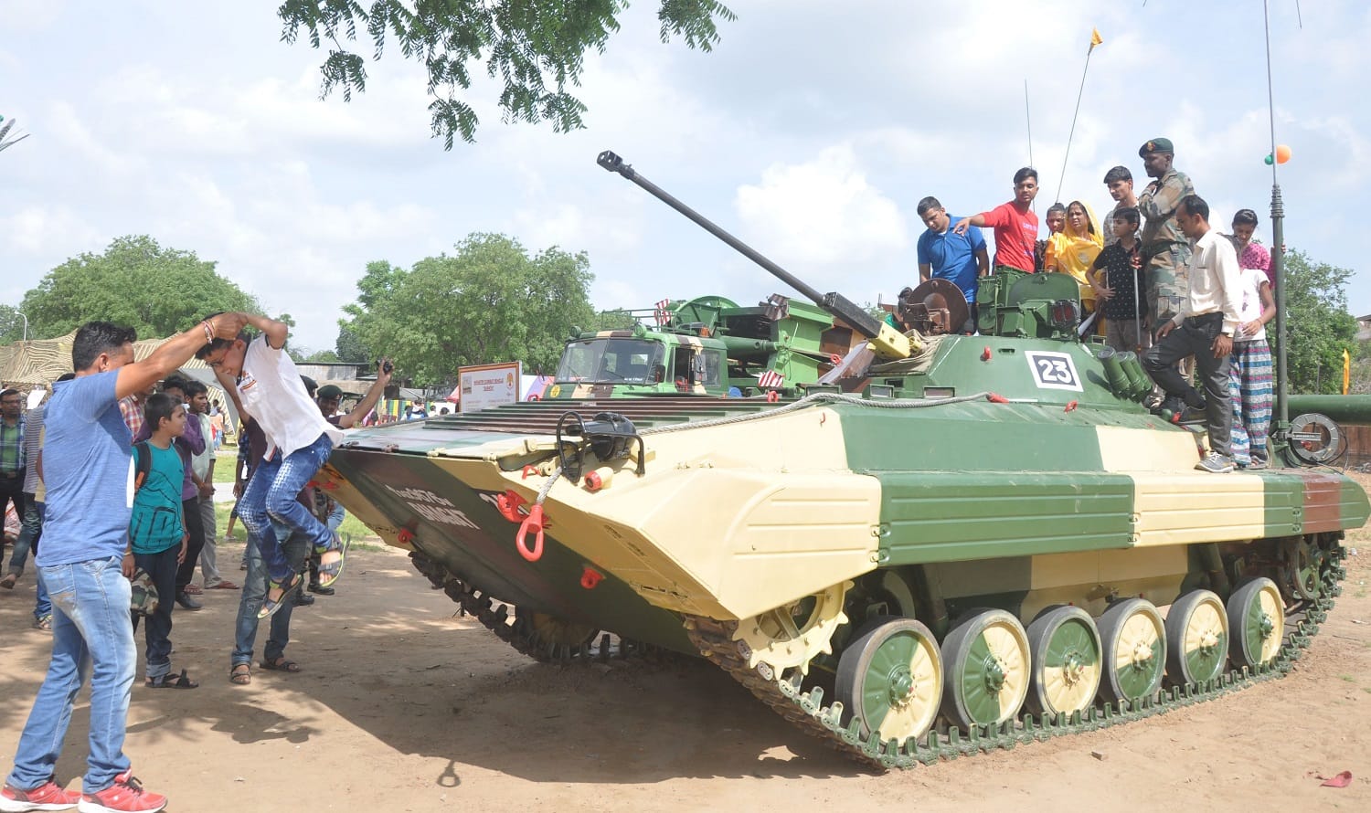 Tank on crossing on meerut roads says the story of victory of indian army