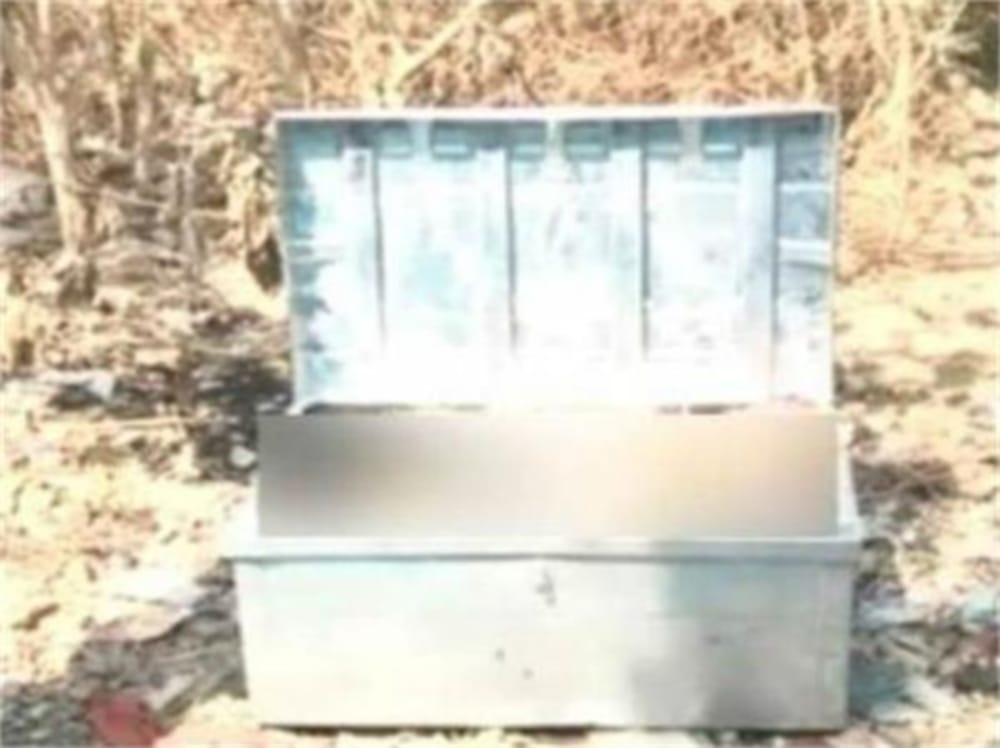 woman and new born baby dead body found in box