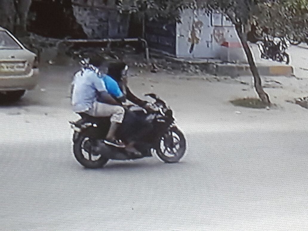 10 lakh rupees looted in capital, robbers seen in CCTV in jaipur