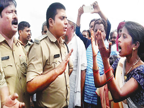 Police beat up on youth's death