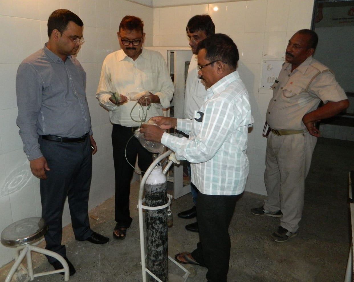 अस्पताल में गंदगी मिलने में जताई नाराजगी