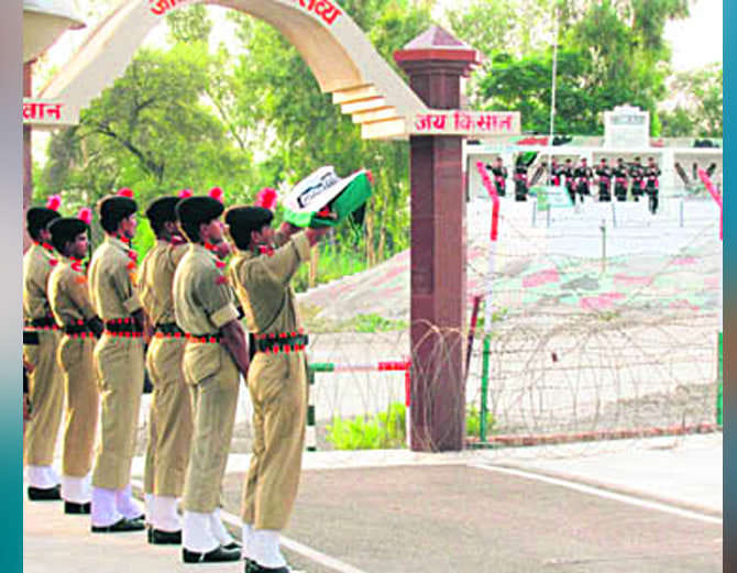 independence day 2017, india pakistan sadki border at fazilka of punjab
