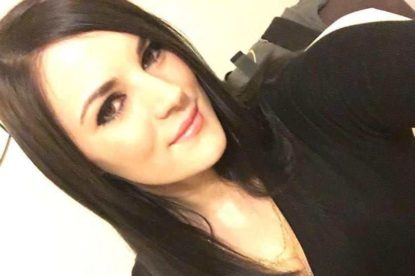 a female prison officer has be jailed to Inappropriate Relation with her inmate