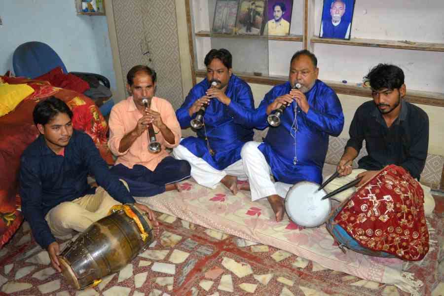 muslim family in mathura singing for krishna for seven generations