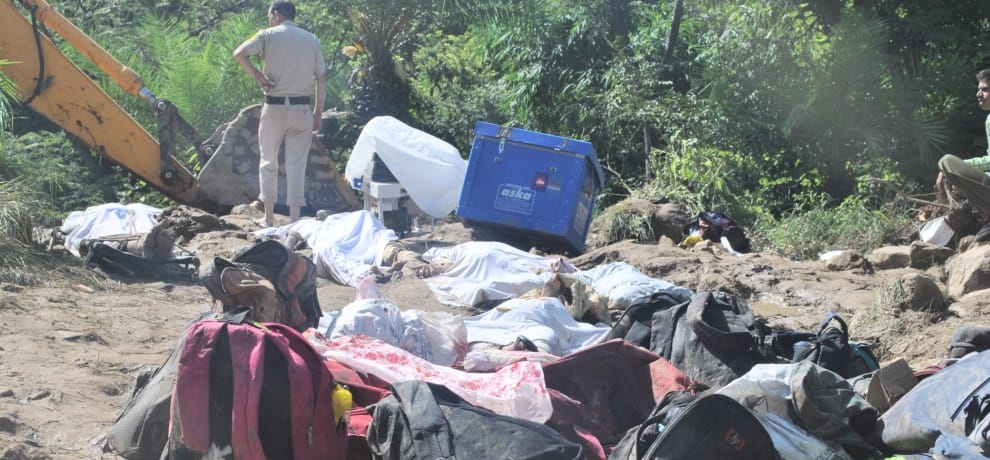Himachal landslide on national high way in mandi 48 died 32 bodies idetified
