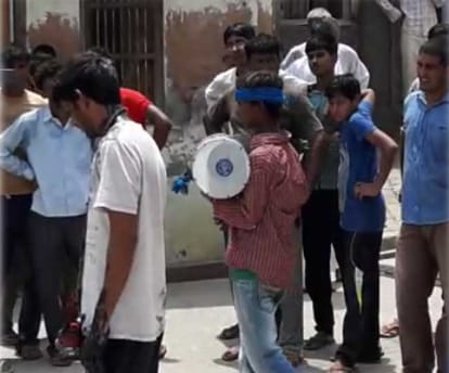 molestator punished by panchayat, weared shoe garland