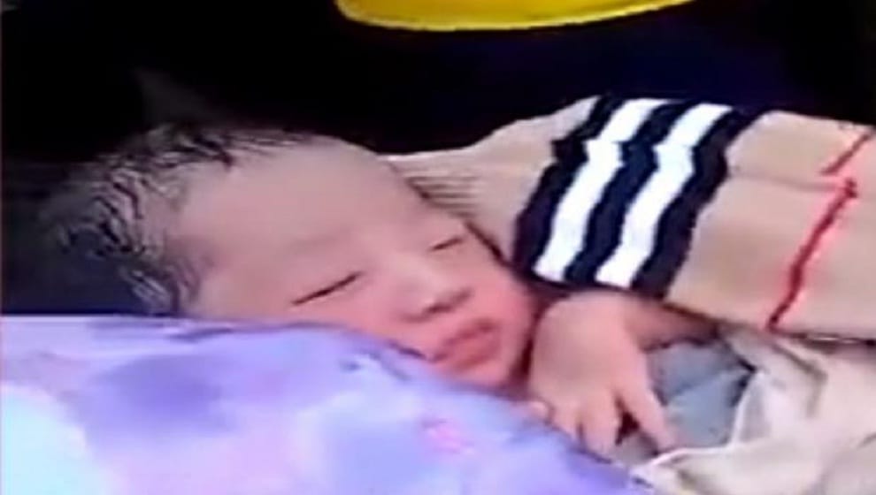 newborn baby in plastic bag sent by courier to orphanage in china 