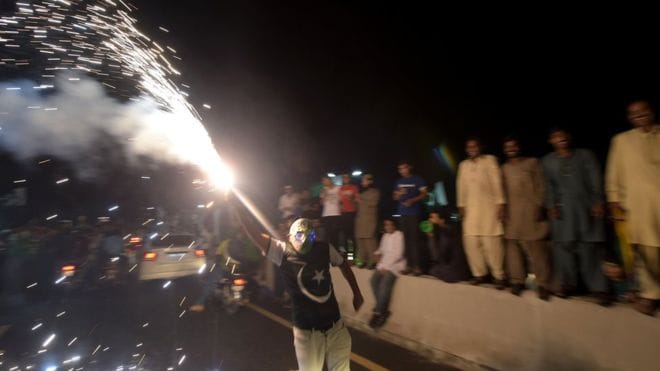 Pakistan Celebrated his freedom at midnight, see pics ...