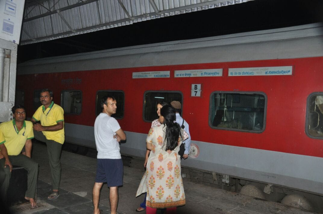 an armyman spread the rumor of bomb in rajdhani express