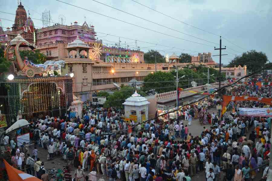 mathura holi traffic diversion due to CM Yogi visit