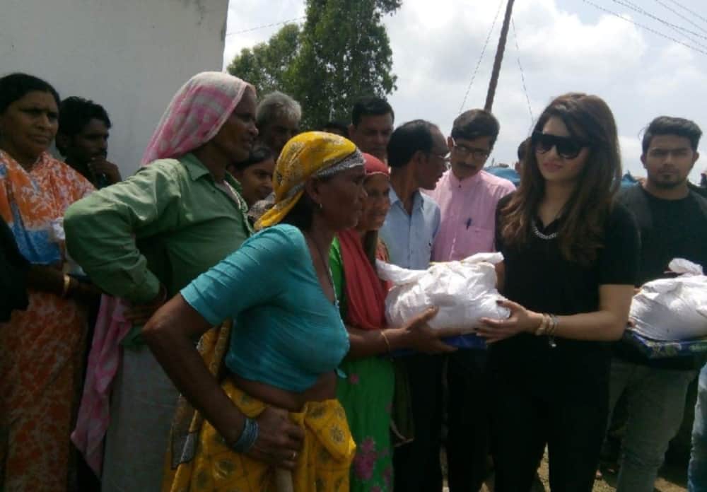 bollywod actress Urvashi Rautela visit in nature disaster place in uttarakhand
