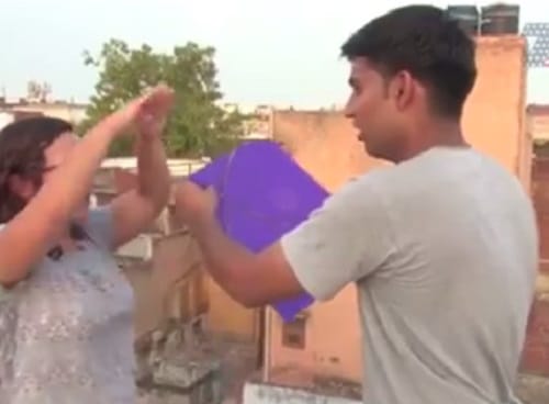 US diplomat in India Andrea Robles-Olson learning kite flying for Independence Day of India