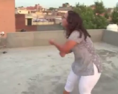 US diplomat in India Andrea Robles-Olson learning kite flying for Independence Day of India