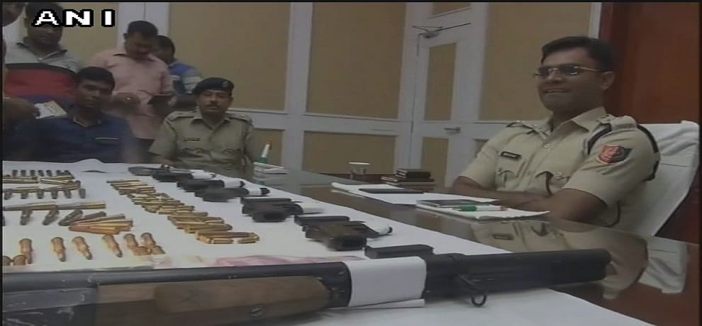  Murshidabad Police arrested an arms supplier Dhiren Halder has arms & ammunition 