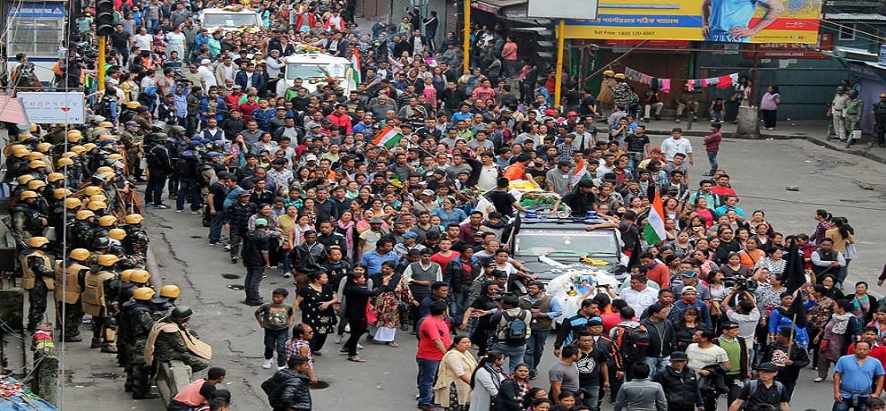 Rajnath urges Mamata to initiate dialogue to end Darjeeling crisis