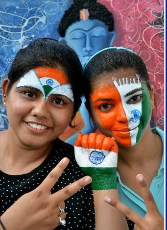 राष्ट्रगान पर नहीं होनी चाहिए सियासत, सभी गाएं