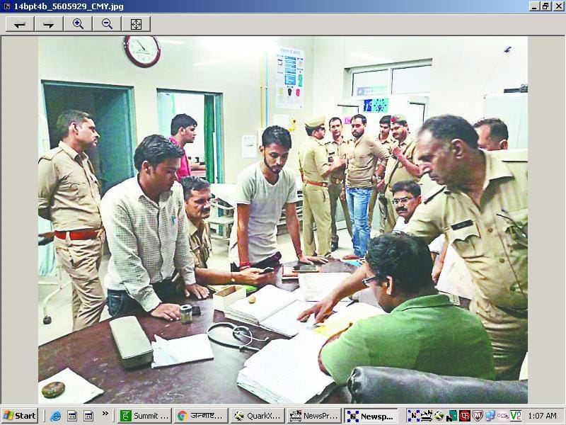 Four policemen injured in clashes, four injured