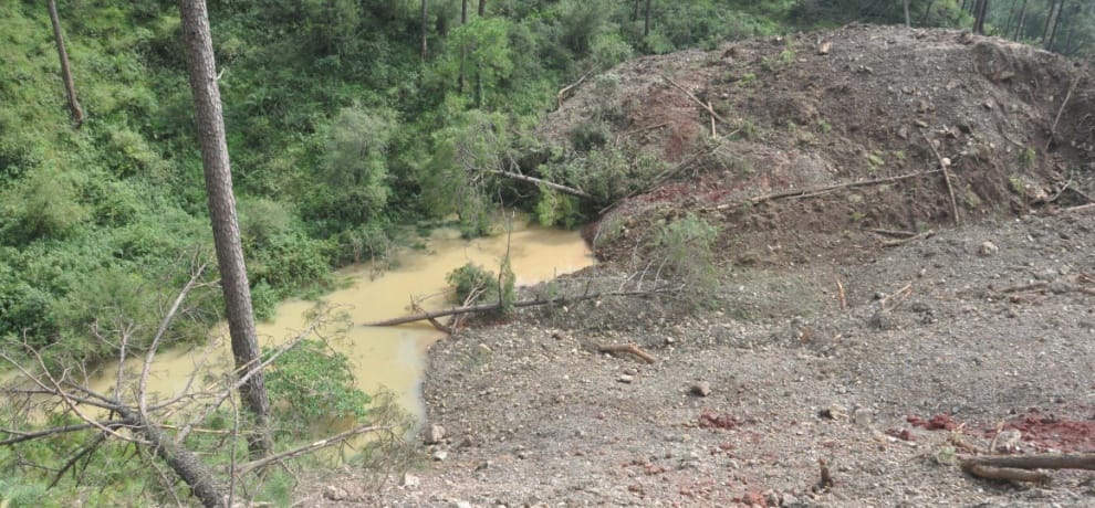 himachal landslide in mandi danger to four villages