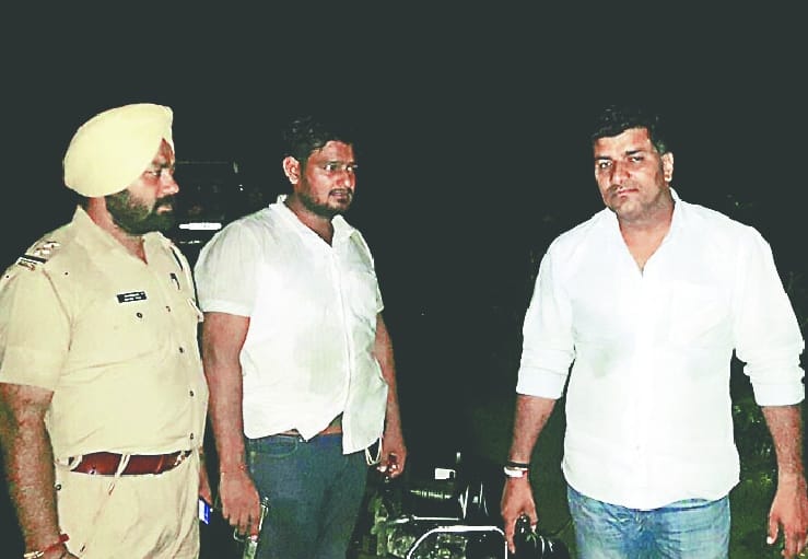 One crook and two soldiers injured, four gangsters arrested