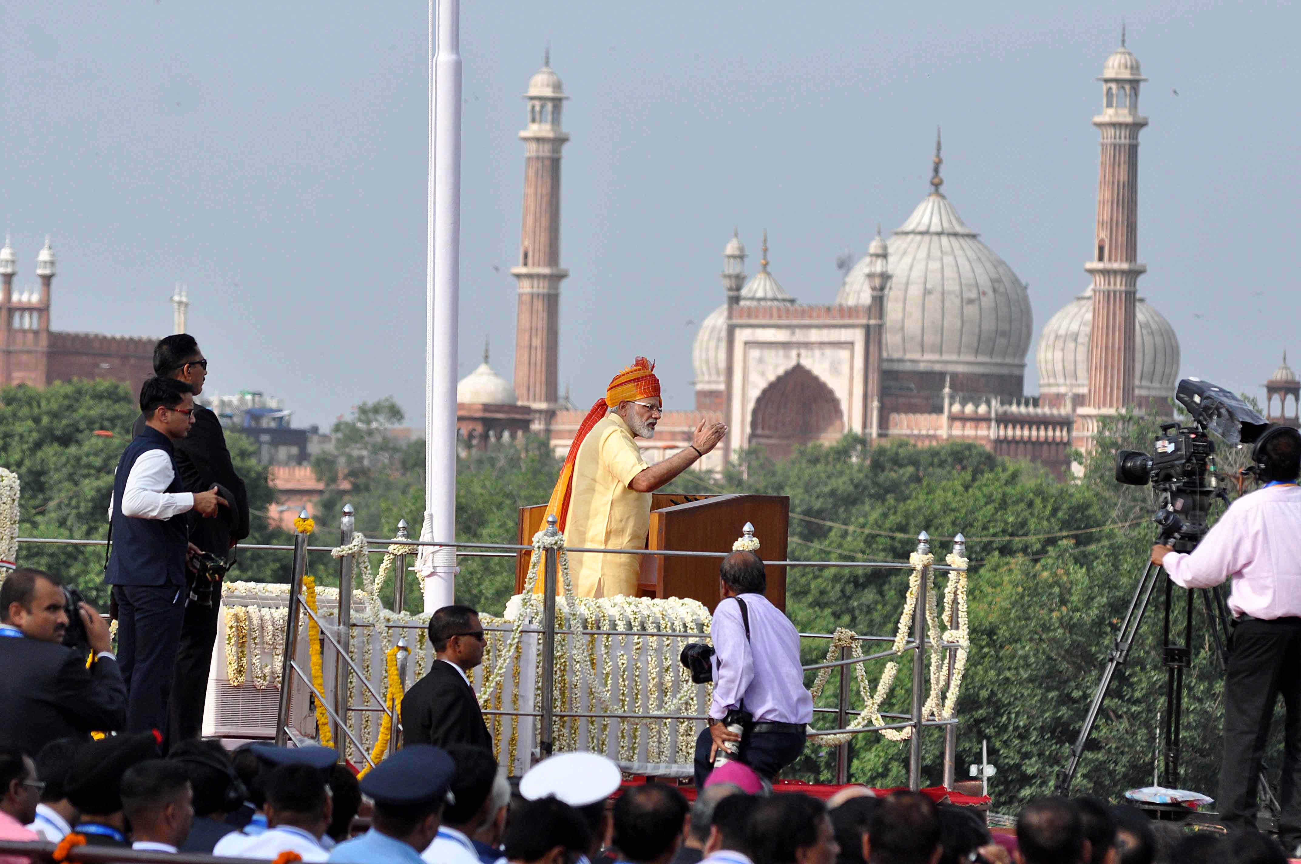Weight of Red Fort is reduced by 2.5 million kg, know why and how this incident happened