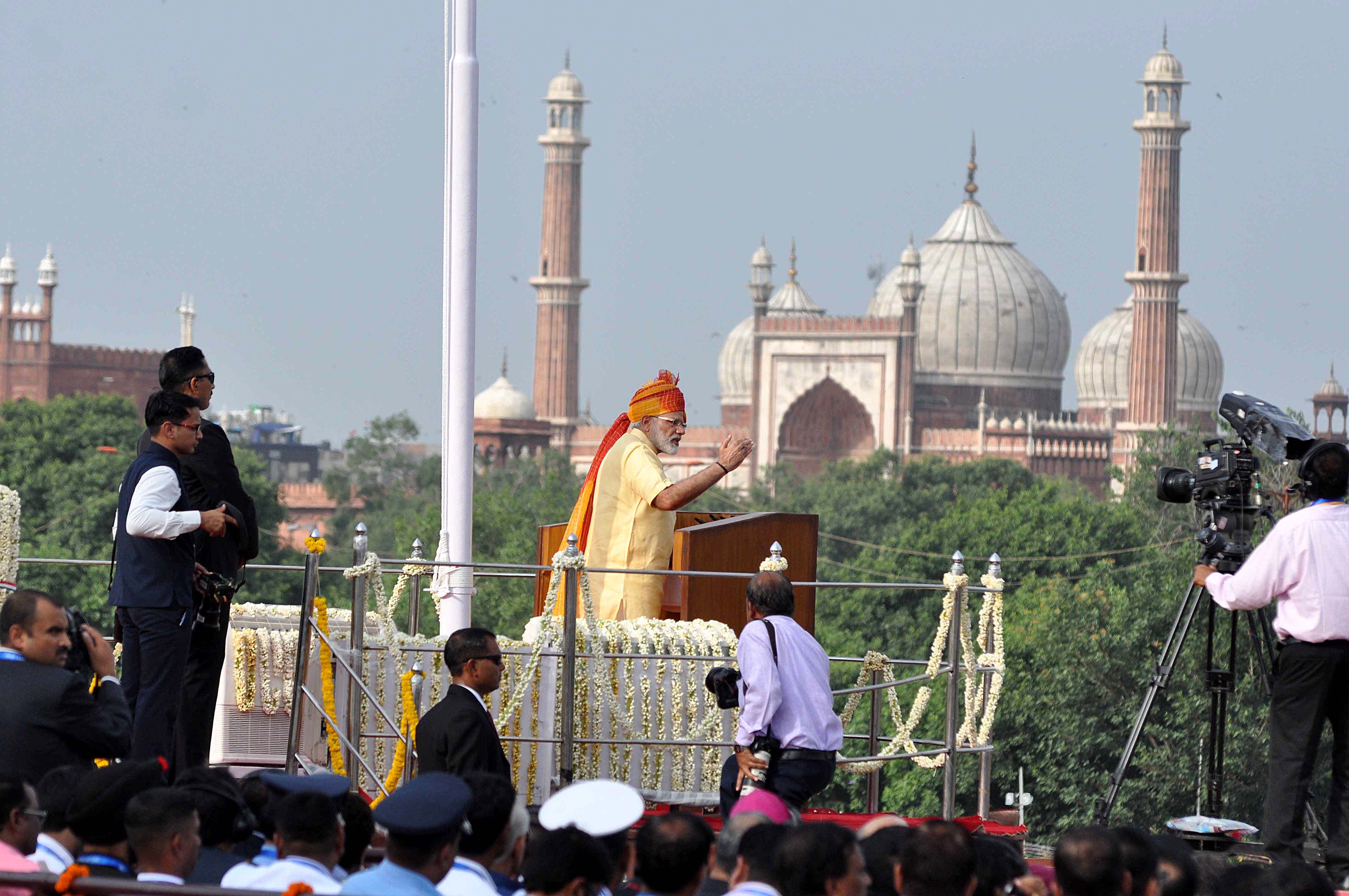 Weight of Red Fort is reduced by 2.5 million kg, know why and how this incident happened