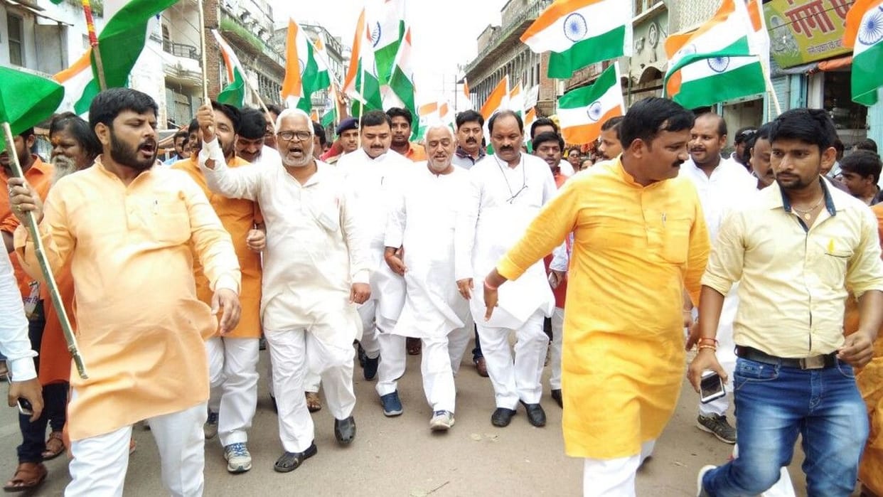भाजपा ने तिरंगा यात्रा निकालकर शहीदों को दी श्रद्धांजलि