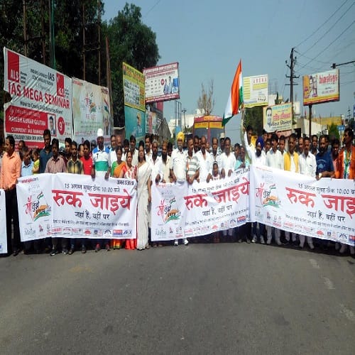 ... when the whole city stopped at 10 oclock, the tallest tricolor hoisted, see photos