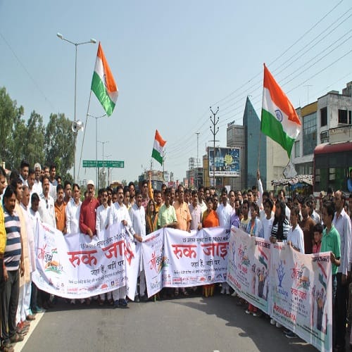 ... when the whole city stopped at 10 oclock, the tallest tricolor hoisted, see photos