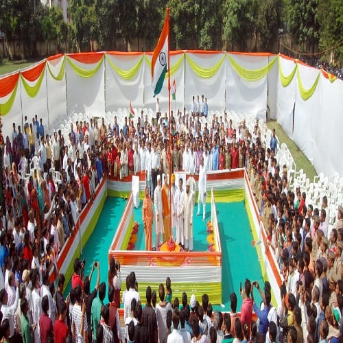 ... when the whole city stopped at 10 oclock, the tallest tricolor hoisted, see photos
