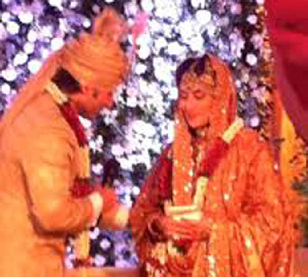 kareena kapoor wedding album she wore outfit at their marriage rupee 1 crore
