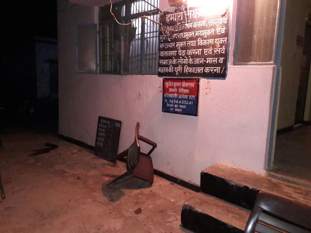 stone pelting at etah kotwali mob released accused