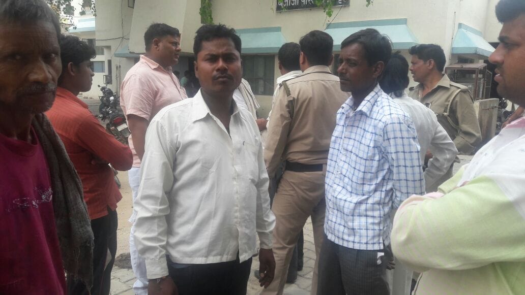 child died after diving in sewer line in agra 