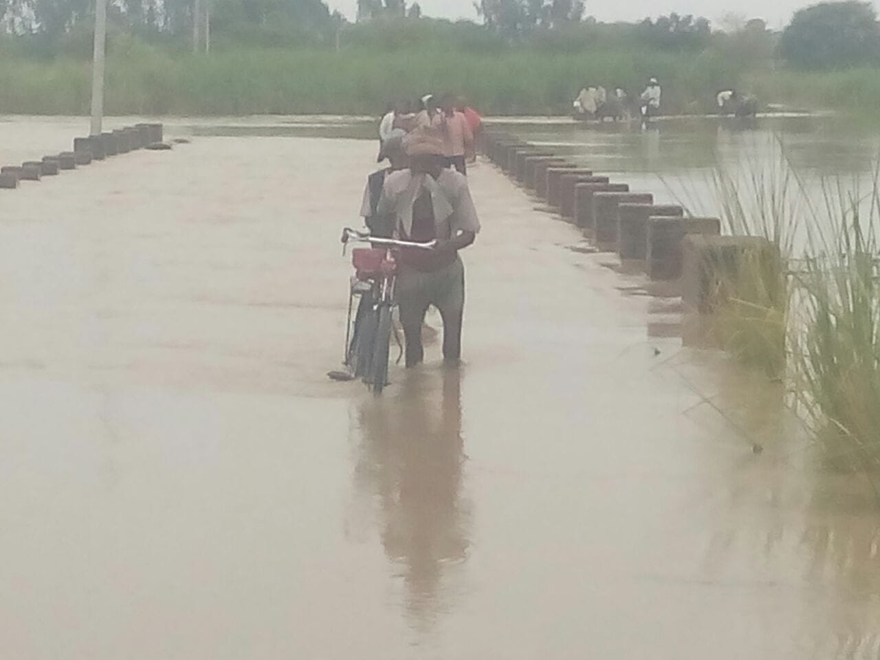 flood in ghaghra in uttar pradesh